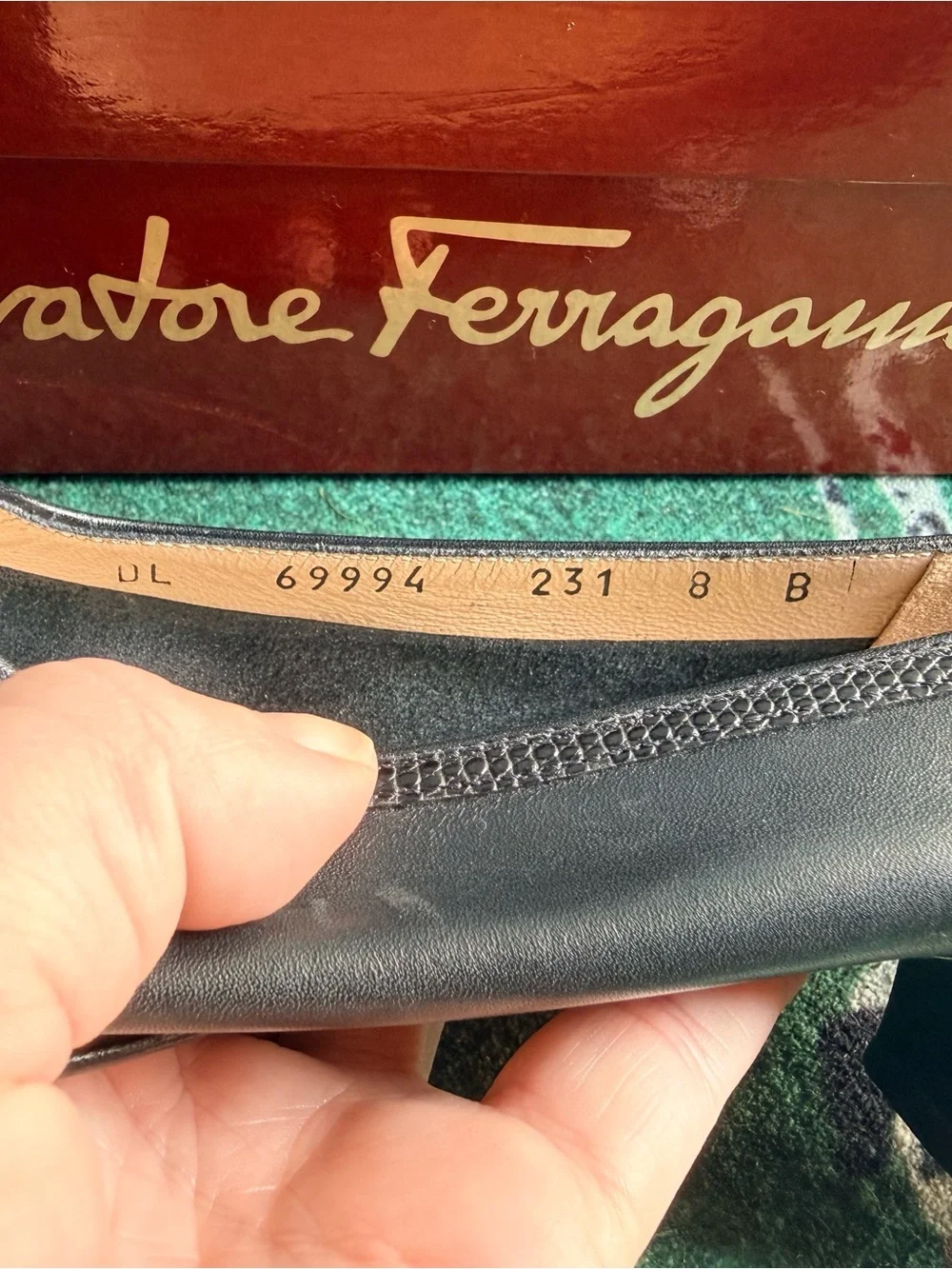 Salvatore Ferragamo Scurita Black Leather Gancini Pumps 8B w/ Original Box